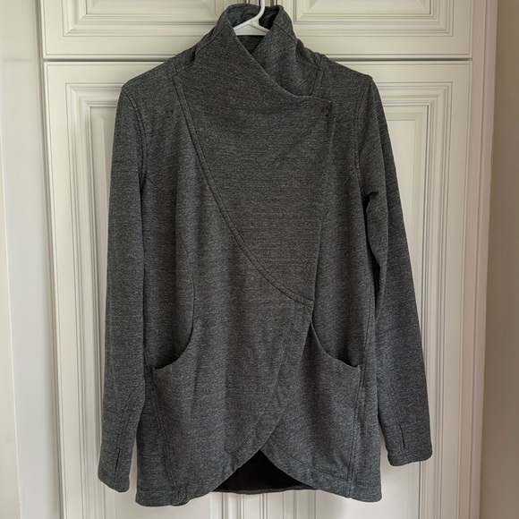 Lululemon jacket (wrap snap closure), gray, size 10 - Picture 1 of 11